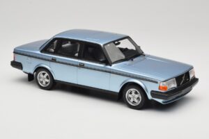 Volvo 244 Turbo Albastru Deschis DNA 1:18 DNA000135 Metal - imaginea 4 din 6