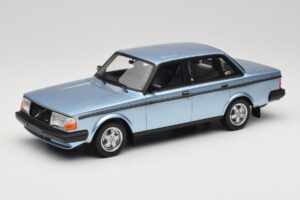 Volvo 244 Turbo Albastru Deschis DNA 1:18 DNA000135 Metal