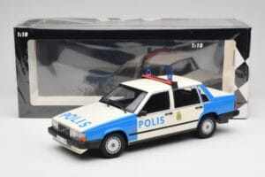 Volvo 740 GL Poliția Suedeză Minichamps 1:18 155171791 Metal - imaginea 6 din 6