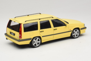 Volvo 850 T-5R Break Cream Yellow AUTOart 1:18 79506 Metal - imaginea 3 din 8