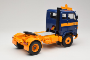 Volvo F88 Albastru Închis Galben MCG 1:18 MCG18140 Metal - imaginea 3 din 8