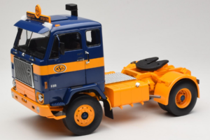 Volvo F88 Albastru Închis Galben MCG 1:18 MCG18140 Metal