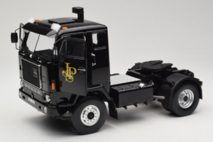 Volvo F88 John Player Special Black MCG 1:18 MCG18217 Metal - imaginea 2 din 8