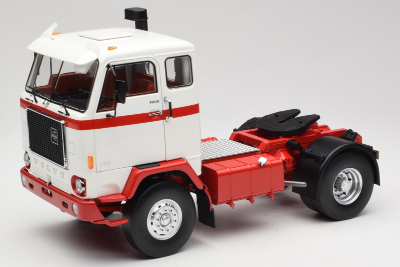 Volvo F88 Alb Roșu MCG 1:18 MCG18141 Metal