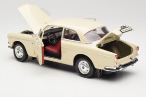 Volvo P121 Amazon Alb Revell 1:18 08866 Metal - imaginea 5 din 8