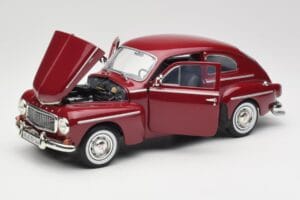 Volvo PV544 Cherry Red Revell 1:18 08887 Metal - imaginea 2 din 8