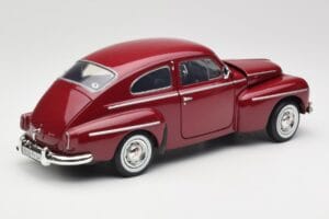Volvo PV544 Cherry Red Revell 1:18 08887 Metal - imaginea 3 din 8