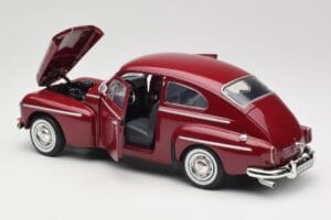 Volvo PV544 Cherry Red Revell 1:18 08887 Metal - imaginea 5 din 8