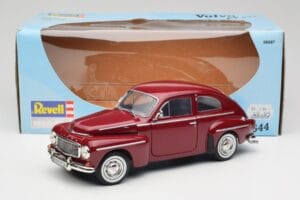 Volvo PV544 Cherry Red Revell 1:18 08887 Metal - imaginea 8 din 8