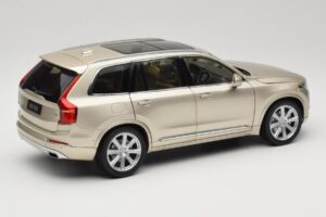 Volvo XC90 Luminous Sand Yellow Paudi Model 1:18 9430841 Metal - imaginea 3 din 8