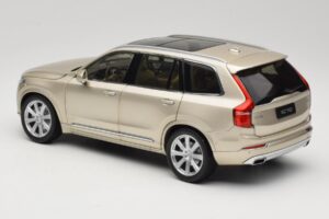 Volvo XC90 Luminous Sand Yellow Paudi Model 1:18 9430841 Metal - imaginea 7 din 8