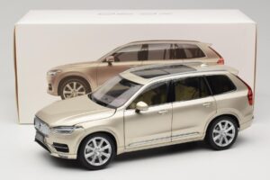 Volvo XC90 Luminous Sand Yellow Paudi Model 1:18 9430841 Metal - imaginea 8 din 8
