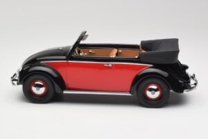 Volkswagen Beetle Cabriolet Negru & Roșu Minichamps 1:18 107054132 Rășină - imaginea 3 din 6