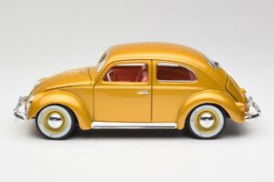 Volkswagen Beetle Auriu Bburago 1:18 3361 Metal - imaginea 4 din 8