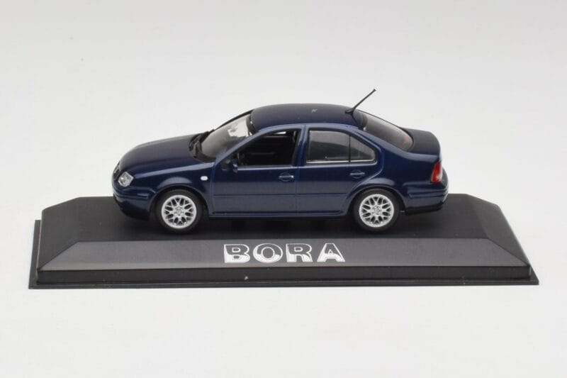 Volkswagen Bora Ocean Albastru Minichamps 1:43 8198223B Metal
