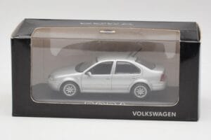 Volkswagen Bora Reflex Argintiu Minichamps 1:43 81982223S Metal - imaginea 4 din 4
