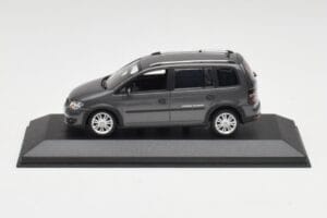 Volkswagen Cross Touran Platinum Gri Minichamps 1:43 400056170 Metal