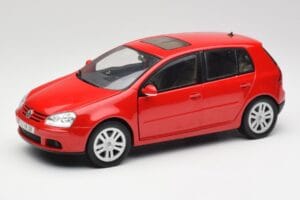 Volkswagen Golf Mk5 4-Door Tornado Roșu Bburago 1:18 GOLF001 Metal