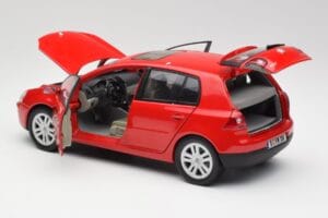 Volkswagen Golf Mk5 4-Door Tornado Roșu Bburago 1:18 GOLF001 Metal - imaginea 5 din 8