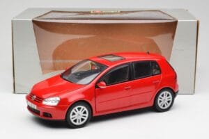 Volkswagen Golf Mk5 4-Door Tornado Roșu Bburago 1:18 GOLF001 Metal - imaginea 8 din 8