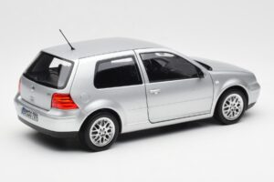 Volkswagen Golf Mk5 GTI Argintiu Norev 1:18 188570 Metal - imaginea 3 din 8