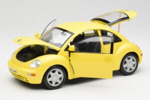Volkswagen New Beetle Galben Maisto 1:18 37800-M4 Metal - imaginea 2 din 8