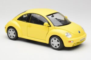 Volkswagen New Beetle Galben Maisto 1:18 37800-M4 Metal - imaginea 6 din 8