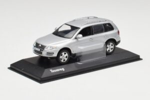 Volkswagen Touareg Reflex Argintiu Minichamps 1:43 68625 Metal - imaginea 2 din 4