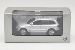 Volkswagen Touareg Reflex Argintiu Minichamps 1:43 68625 Metal - imaginea 4 din 4