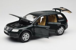 Volkswagen Touareg V10 TDI Canyon Green Bburago 1:18 34911-V1 Metal - imaginea 2 din 8