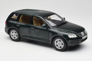 Volkswagen Touareg V10 TDI Canyon Green Bburago 1:18 34911-V1 Metal - imaginea 6 din 8