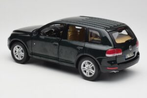 Volkswagen Touareg V10 TDI Canyon Green Bburago 1:18 34911-V1 Metal - imaginea 7 din 8