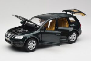 Volkswagen Touareg V10 TDI Reed Green Metallic Bburago 1:18 34911 Metal - imaginea 2 din 8