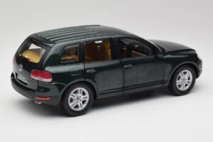 Volkswagen Touareg V10 TDI Reed Green Metallic Bburago 1:18 34911 Metal - imaginea 3 din 8