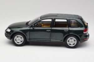 Volkswagen Touareg V10 TDI Reed Green Metallic Bburago 1:18 34911 Metal - imaginea 4 din 8