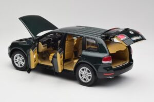 Volkswagen Touareg V10 TDI Reed Green Metallic Bburago 1:18 34911 Metal - imaginea 5 din 8