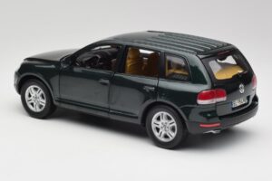 Volkswagen Touareg V10 TDI Reed Green Metallic Bburago 1:18 34911 Metal - imaginea 7 din 8