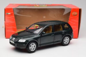 Volkswagen Touareg V10 TDI Reed Green Metallic Bburago 1:18 34911 Metal - imaginea 8 din 8
