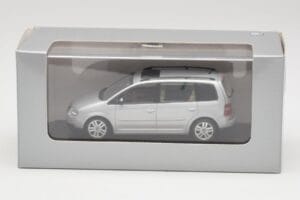 Volkswagen Touran Reflex Argintiu Minichamps 1:43 TOURAN001 Metal - imaginea 4 din 4