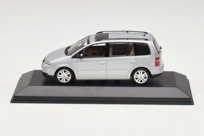 Volkswagen Touran Reflex Argintiu Minichamps 1:43 TOURAN001 Metal