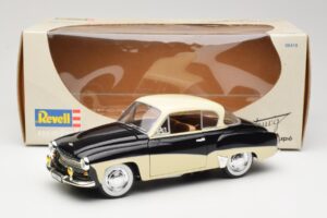 Wartburg 311 Coupe Negru & Bej Revell 1:18 8419 Metal - imaginea 8 din 8