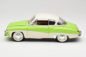 Wartburg 313 Verde Pastel peste Bej Revell 1:18 9018 Metal - imaginea 4 din 8
