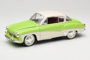 Wartburg 313 Verde Pastel peste Bej Revell 1:18 9018 Metal