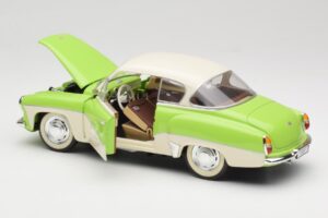 Wartburg 313 Verde Pastel peste Bej Revell 1:18 9018 Metal - imaginea 5 din 8