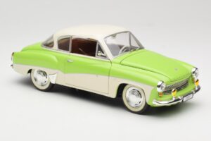 Wartburg 313 Verde Pastel peste Bej Revell 1:18 9018 Metal - imaginea 6 din 8