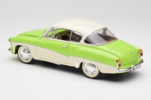 Wartburg 313 Verde Pastel peste Bej Revell 1:18 9018 Metal - imaginea 7 din 8
