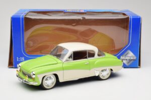 Wartburg 313 Verde Pastel peste Bej Revell 1:18 9018 Metal - imaginea 8 din 8