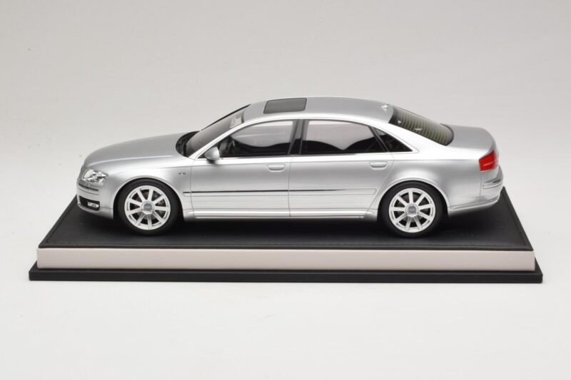 Audi A8 D3 W12 Ice Silver Metallic MotorHelix 1:18 MH030ISM Rășină
