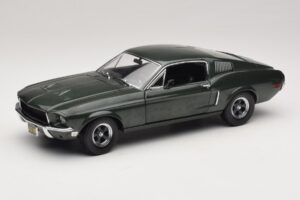 Ford Mustang GT Bullitt cu Figurină Steve McQueen Greenlight 1:18 12885 Metal