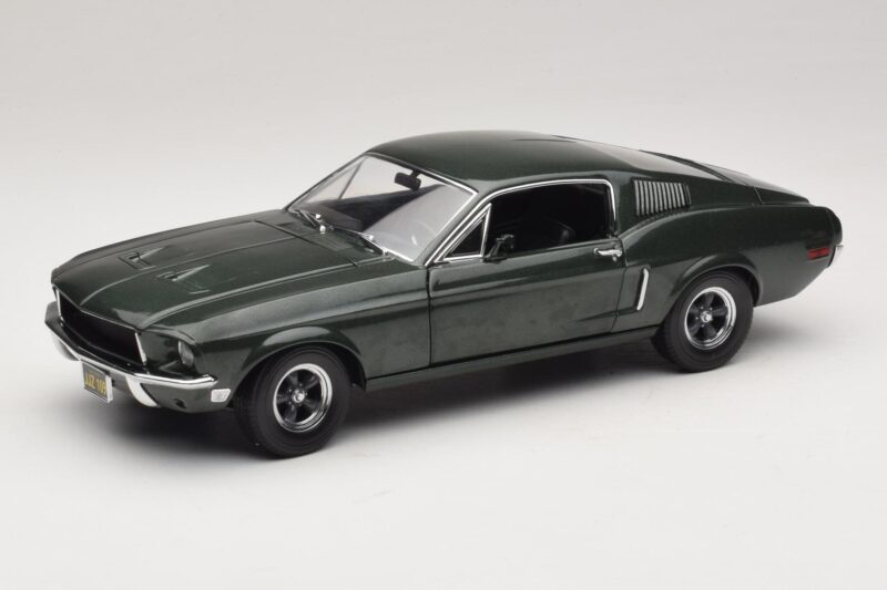 Ford Mustang GT Bullitt cu Figurină Steve McQueen Greenlight 1:18 12885 Metal